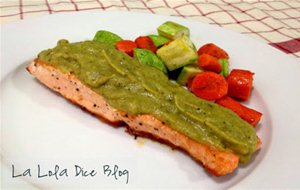 Salmón Con Salsa Verde Y Aguacate
