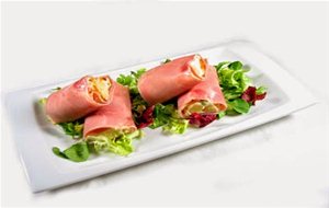 Rollo De Jamón Y Pasas
