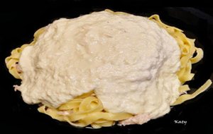 Cintas Con  Pechuga De Pollo Y Salsa De Cebolla

