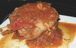 Codillo De Cerdo Fresco Con Tomate
