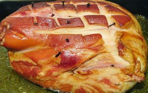 Pernil Cocido Al Horno Con Salsa Caribeña
