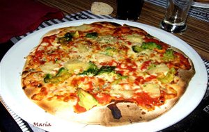 Pizza Tropical O Pizza Caprichosa
