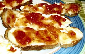 Tostadas De Queso De Cabra
