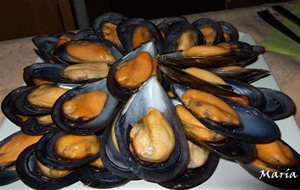 Aperitivos: Bolitas Y  Mejillones Al Vapor
