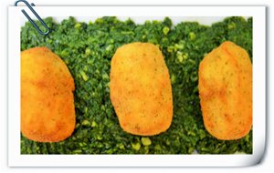 Croquetas De Bacalao Sobre Espinacas
