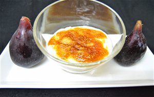 Mousse De Queso De Cabra Con Brevas Caramelizadas
