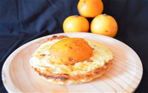 Tartaleta De Camembert Con Nispero Relleno
