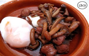 Setas Con Longaniza Y Huevo A Baja Temperatura
