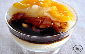 Panna Cotta Con Compotas De Melocoton Y Manzana Y Caramelo Liquido
