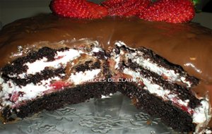 Torta De Chocolate Con Crema Chantilly
