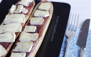 Tostas Con Jamón Y Queso Brie
