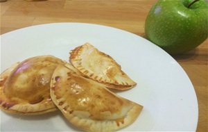 Empanadillas De Manzana Y Rulo De Cabra
