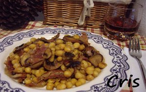 Garbanzos Con Champiñones Y Jamón
