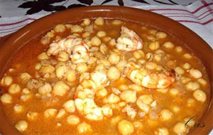 Garbanzos Con Bacalao Y Langostinos.
