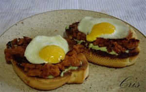 Tostas De Farinato Y Huevos De Codorniz
