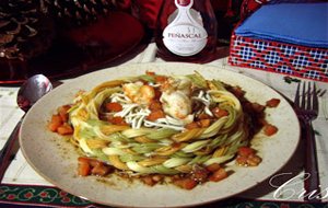 Trenzas De Pasta Con Gulas Y Vinagreta De Tomate
