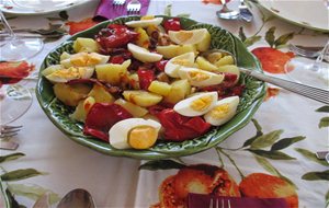 Ensalada De Patatas Con Cebollas & Pimientos Confitados
