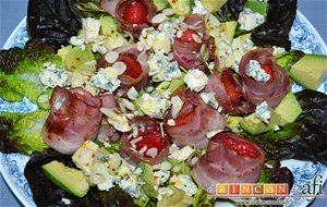 Ensalada De Fresones Crujientes, Queso Azul Y Aguacates