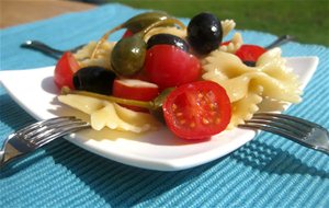 Ensalada De Farfalle Con Alcaparrones
