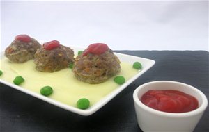 Albóndigas En Microondas Con Puré De Patatas
