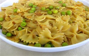 Farfalle Con Guisantes
