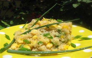 Ensalada De Quinoa Y Maíz Con Salsa De Mantequilla Y Limón
