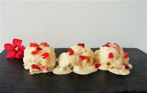 Flores De Coliflor Con Bechamel Y Pimiento 
