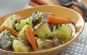 Alcachofas Con Patatas Y Bacón
