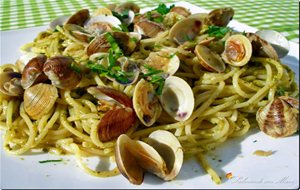Espaguetis Con Pesto A La Genovese Y Almejas Al Albariño
