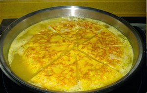 Tortilla De Patatas En Salsa
