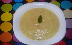 Crema De Calabacín Con Queso De Cabra