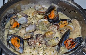 Merluza En Salsa Con Almejas Y Mejillones