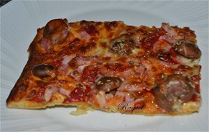 Pizza De Robellons,  Pimientos Asados Y Beicon
