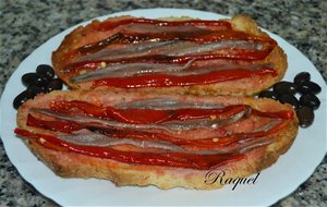 Tostadas Con Pimientos Y Anchoas