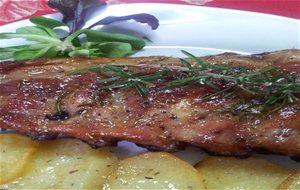 Costillar Con Miel Y Romero Al Horno Con Patatas Panadera
