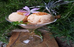 Helado De Turrón Con Almendras Crujientes
