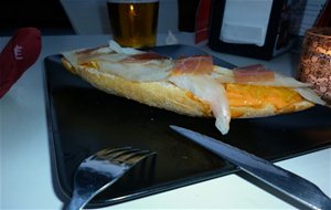 Pimpi (tosta De Salmorejo, Bacalao Ahumado Y Naranja)
