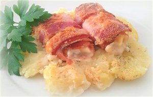 Rollitos De Bacon, Jamón Queso Con Patatas Gratinadas
