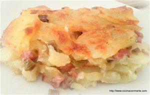 Milhoja Gratinada De Patata, Ajetes Y Bacon
