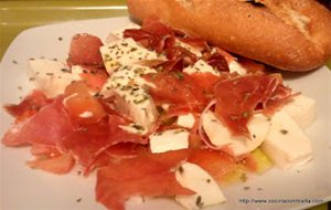 Tomate, Mozarella Y Jamón
