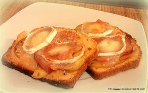 Tostá De Queso De Cabra, Bacon Y Manzana
