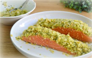 Salmon Al Horno Con Costra Al Pesto 
