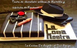 Tarta De Chocolate Rellena De Nutella Con Cubierta De Fondant

