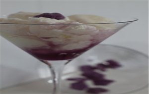Mousse De Yogur Con Sirope De Caramelo De Violetas
