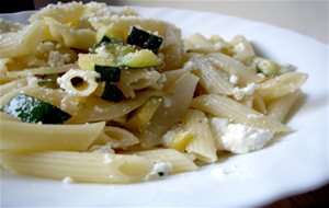 Macarrones Con Calabacín Y Requesón