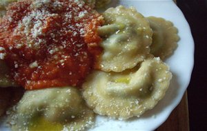 Raviolis Rellenos De Requesón Y Espinaca