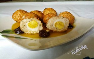 Albóndigas En Salsa De Coñac Y Huevos De Codorniz