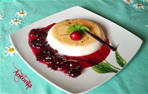 Panna Cotta De Vainilla Y Salsa De Cerezas