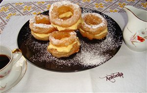 Rosquillas De Hojaldre Con Crema De Queso 
