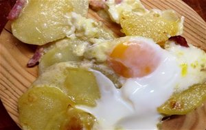 Patatas Con Bacon Y Huevo.
